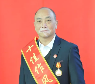 十佳作风标兵 ▎ 黄存辉：甘守清贫育桃李