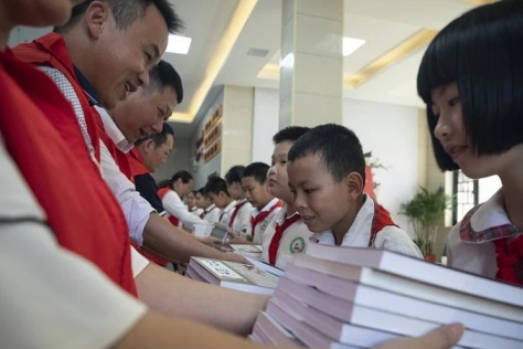 捐赠书籍、义务清扫......他们用这样的方式共建新时代文明实践站