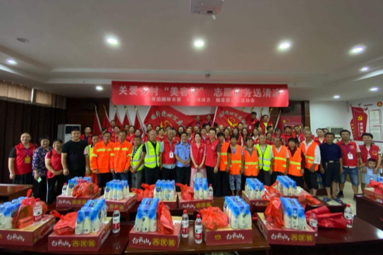 志愿者慰问乡村“美容师” 文明实践在醴陵 