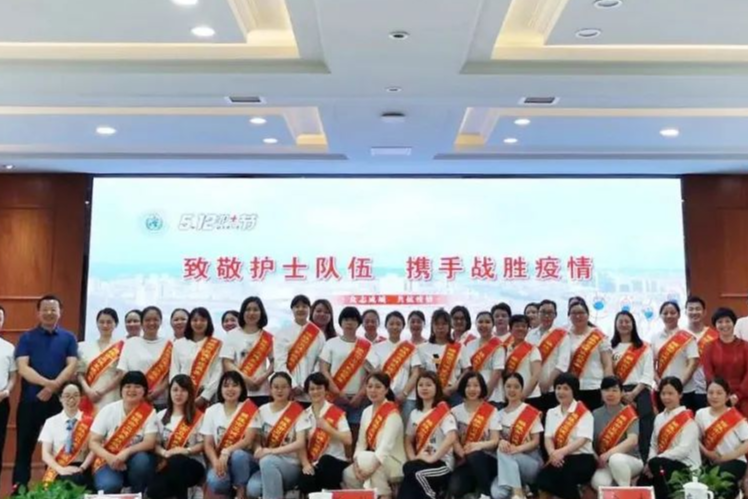 致敬白衣天使！