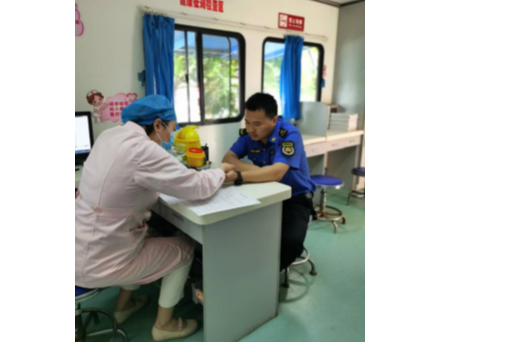 献血献爱心 志愿服务很用心