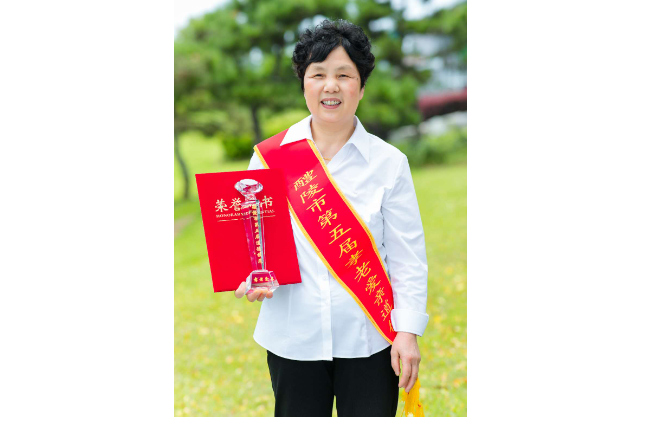 醴陵市第五届孝老爱亲道德模范  照顾智障大伯哥45年——徐建平