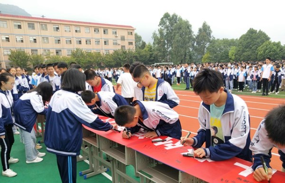 东江中学：节约粮食 从我做起