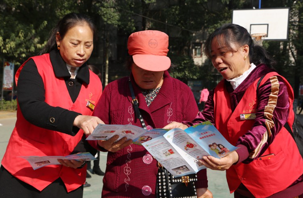 资兴开展“民法典进入家庭行”宣传活动