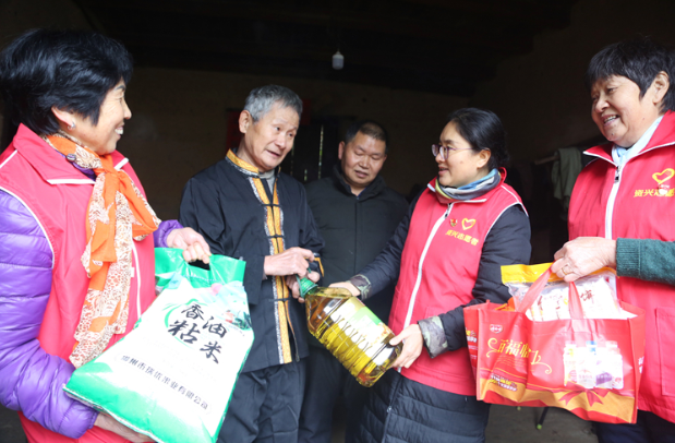 资兴志愿者协会：开展“扶贫攻坚党员行”主题党日活动