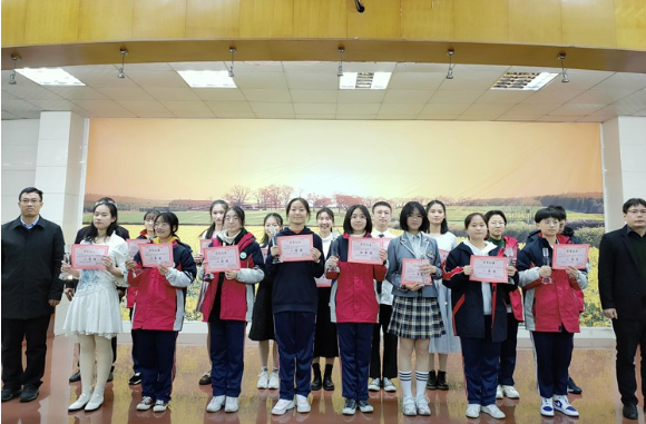 市立中学举行“不忘初心•牢记使命”演讲比赛