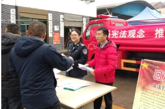 回龙山司法所：开展“宪法宣传周”活动