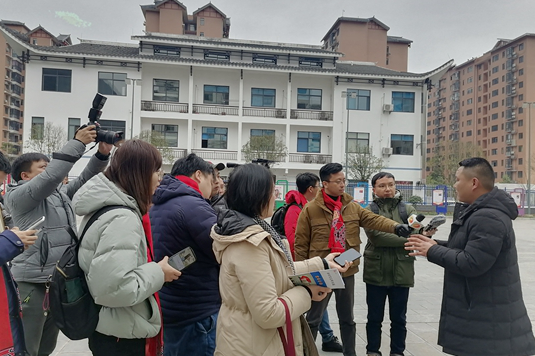 中央、省、市媒体聚焦武陵源区“屋场会”