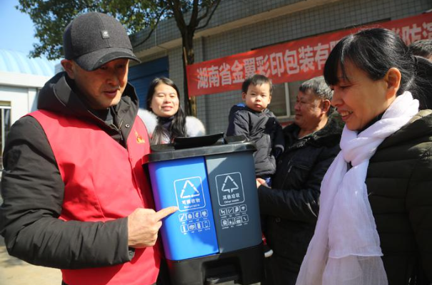 东江湖志愿者协会：进厂宣传垃圾分类