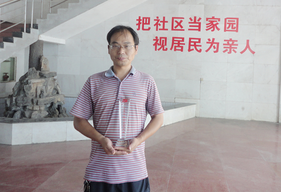 东江街道：凤凰路社区有位“活雷锋”