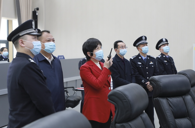 黄峥嵘走访慰问一线单位工作人员