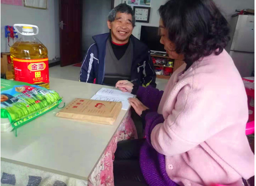 唐洞街道：小年送温暖