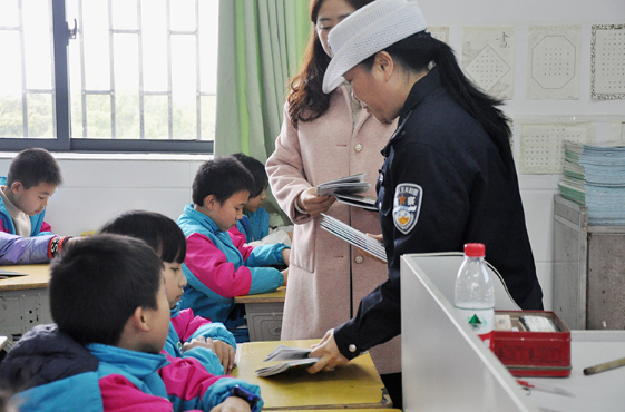 资兴交警大队：开展“开学第一课” 点亮安全开学季