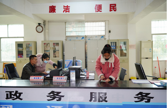 资兴：一门式服务落地 让群众家门口办好身边事