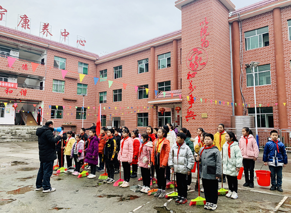 何家山完小：开展“情系雷锋月 做新时代好少年”活动