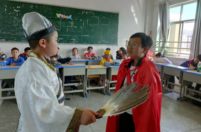 市二完小：走进经典 书韵飞扬