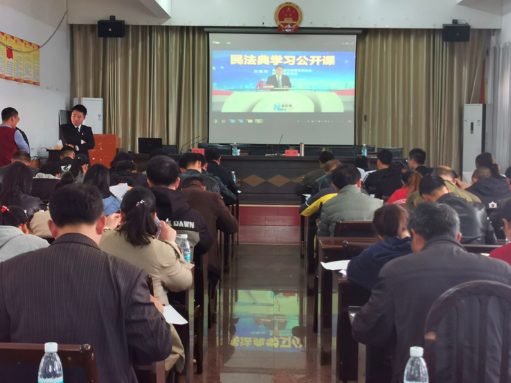 白廊镇：镇村干部学习《民法典》