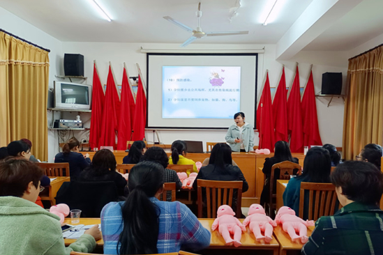 晋兴路社区在家门口开“月嫂”培训班