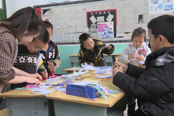 州门司镇波水学校定期支教大湾村小学