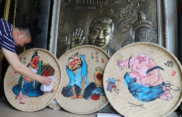 民间画家李志祥簸箕作画，画了些啥呢？