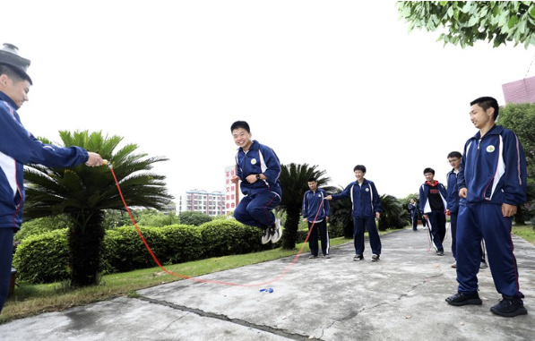 资兴市立中学高三学子放松身心迎高考