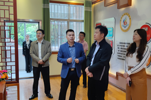 龙柏武走访慰问涉残服务机构