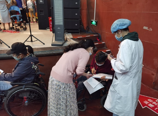 资兴为残障人士开辟新冠疫苗接种“绿色通道 ”
