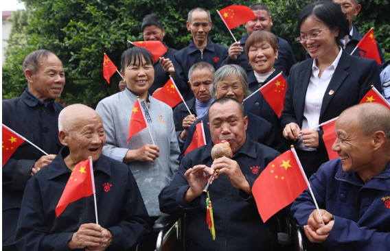 三都镇敬老院开展“唱党歌 跟党走”活动