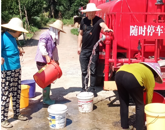 回龙山瑶族乡为村民紧急送水