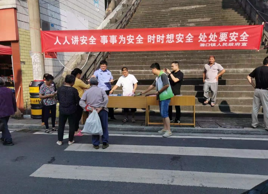 滁口镇开展“线上+线下”安全生产月宣传活动
