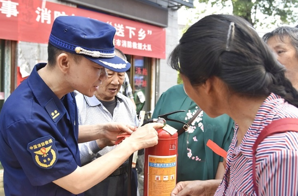 资兴市消防救援大队开展消防知识下乡活动