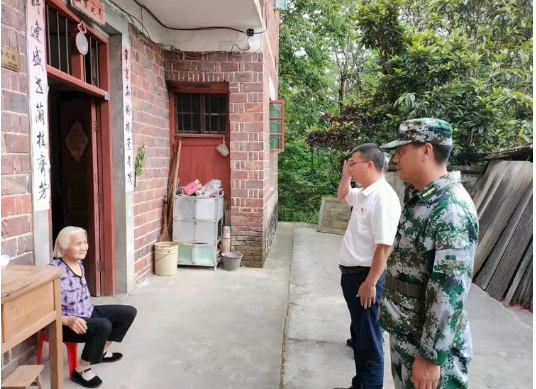 滁口镇开展抗战老兵及家属走访慰问活动