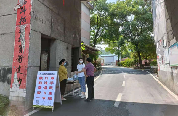 三都社区党员志愿者积极抗击疫情