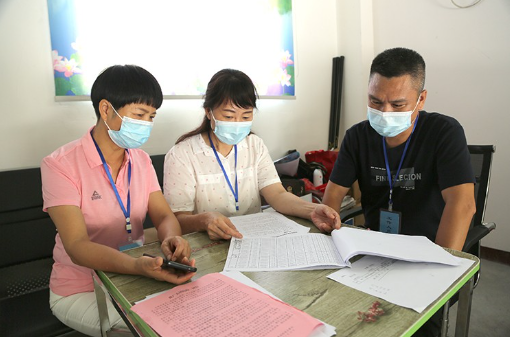 资兴多部门下沉社区摸排筑牢"防疫网"