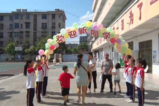 资兴开学第一天 “萌新”入学花样多
