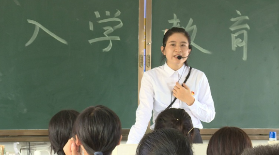 谭耀华：用心教学 用爱育人