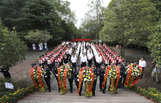 资兴市举行烈士纪念日公祭活动 杨理诚宣读祭文