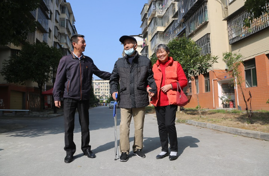 资兴市民生北路社区"一对一"帮扶空巢老人