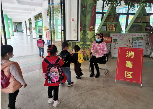 资兴市鲤鱼江幼儿园开展疫情防控应急演练