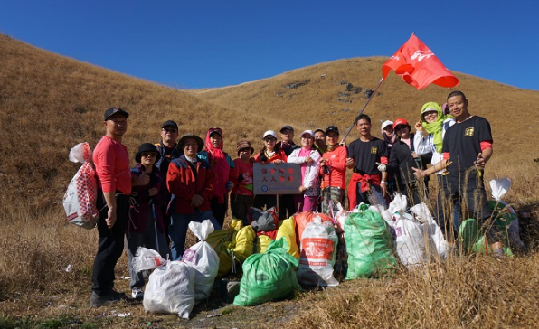 资兴“驴友登山净山”活动走进八面山