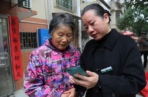 资兴“反诈”宣传进社区
