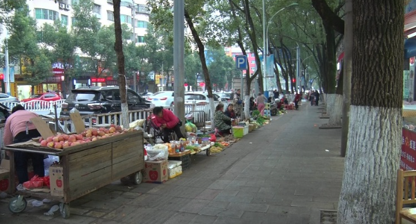 资兴市占道经营专项整治行动见成效