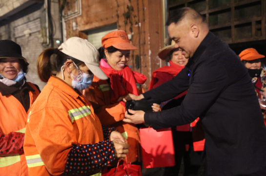 “四大”活动进行时｜资兴市开展迎新年“关爱环卫 情暖冬日”送温暖活动