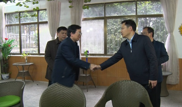 资兴市开展“爱烛行动”走访慰问活动