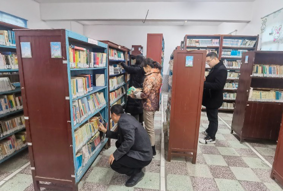 资兴滁口镇开展“扫黄打非”护苗行动