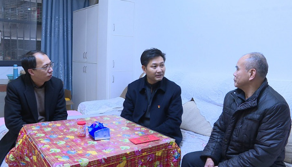 资兴市领导走访慰问部分劳模、退休老干部和困难群众