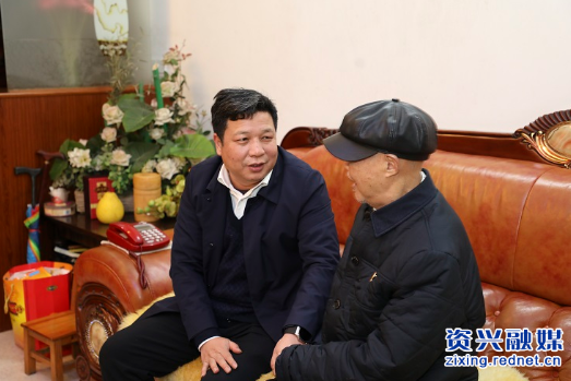陈占华走访慰问退休老干部、劳模、困难群众