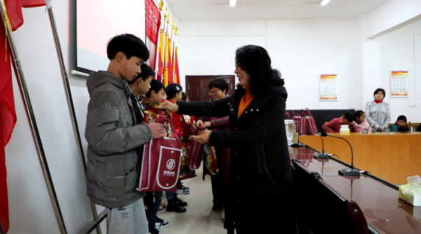 “把爱带回家，爱心妈妈在行动”寒假关爱活动走进州门司