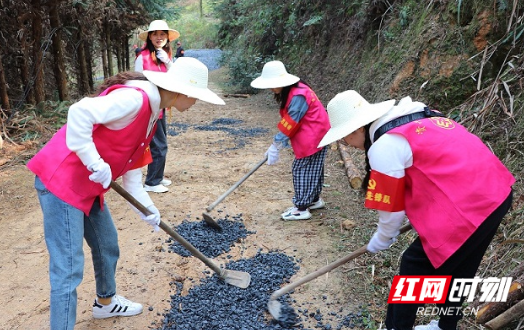 资兴回龙山瑶族乡：志愿服务一抹“巾帼红”