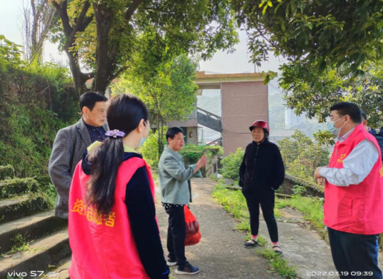 市统计局开展疫情防控“敲门”行动